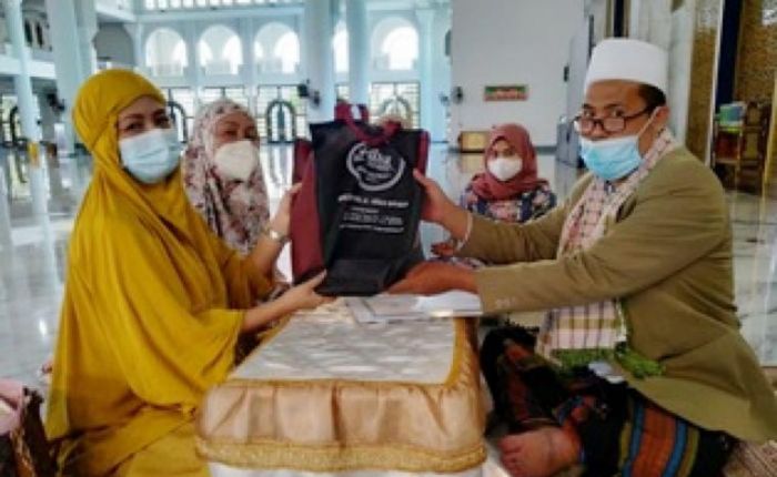 Agama di KTP Diubah oleh Suami, Wanita Ini Pilih Cerai, Ikrar Syahadat di Masjid Al-Akbar Agama di KTP Diubah oleh Suami, Wanita Ini Pilih Cerai, Ikrar Syahadat di Masjid Al-Akbar