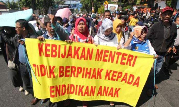 Proses PPDB Sempat Dihentikan Sementara, Masyarakat Jember Resah Proses PPDB Sempat Dihentikan Sementara, Masyarakat Jember Resah