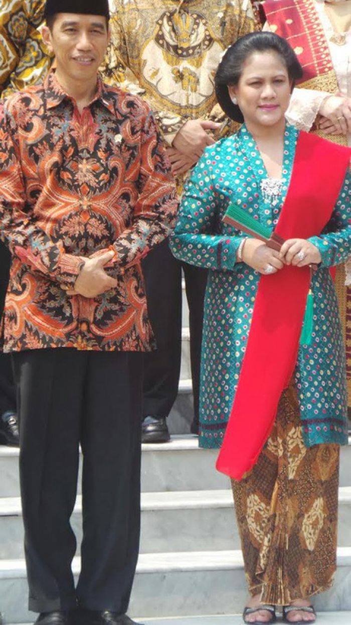 Warna Kebaya Menyolok, Iriana: Dari Jauh Kelihatan, Oh itu Bu Joko ha ha ha... Warna Kebaya Menyolok, Iriana: Dari Jauh Kelihatan, Oh itu Bu Joko ha ha ha...