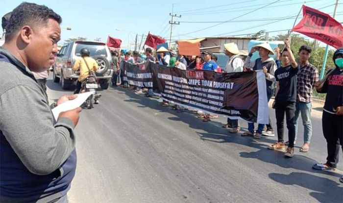 Dianggap Tak Pro Rakyat, Ratusan Massa Forkot Gresik Demo Kawasan JIIPE