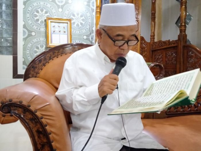 Disertai Khataman Al-Quran, Kiai Asep Pimpin Salat Malam Online ke-5 Lawan Covid-19 Disertai Khataman Al-Quran, Kiai Asep Pimpin Salat Malam Online ke-5 Lawan Covid-19