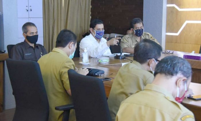 Kelurahan Diminta Proaktif Pendataan, Wali Kota Kediri: Jangan Sampai Ada Warga Kelaparan Kelurahan Diminta Proaktif Pendataan, Wali Kota Kediri: Jangan Sampai Ada Warga Kelaparan