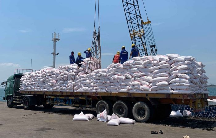 PT DABN Dipercaya Tangani Bongkar-Muat Pupuk Bersubsidi di Probolinggo PT DABN Dipercaya Tangani Bongkar-Muat Pupuk Bersubsidi di Probolinggo