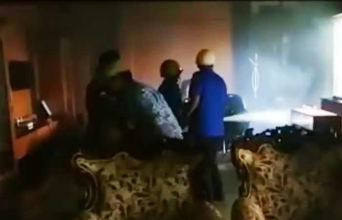 Polisi Pastikan Kebakaran Ruang Kerja Bupati Pamekasan Murni Korsleting Listrik Polisi Pastikan Kebakaran Ruang Kerja Bupati Pamekasan Murni Korsleting Listrik