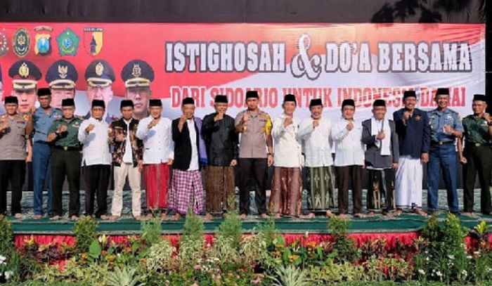 Jelang Pelantikan Presiden-Wapres, Polresta Sidoarjo Gelar Istigasah untuk Indonesia Damai Jelang Pelantikan Presiden-Wapres, Polresta Sidoarjo Gelar Istigasah untuk Indonesia Damai
