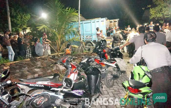 Judi Sabung Ayam di Jatirejo Jombang Digerebek: Banyak yang Kabur, 47 Orang Diamankan Judi Sabung Ayam di Jatirejo Jombang Digerebek: Banyak yang Kabur, 47 Orang Diamankan