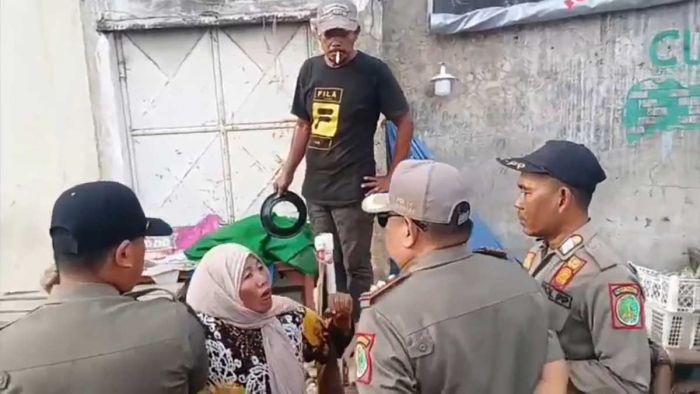 Penertiban PKL Ricuh, Satpol PP Kota Pasuruan Tetap Humanis Tegakkan Aturan