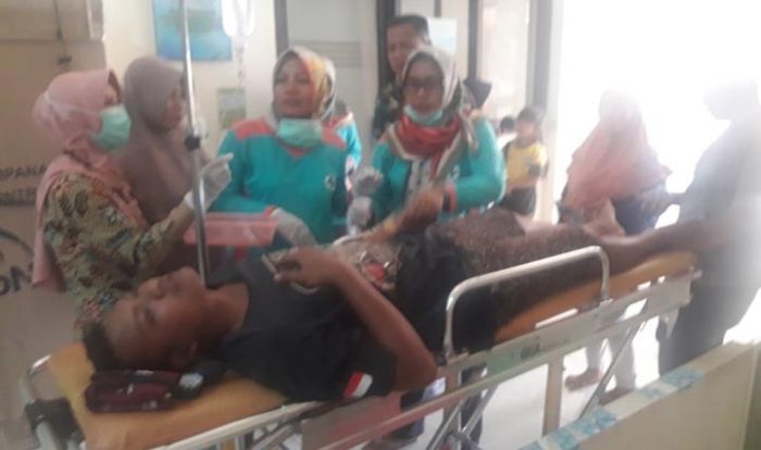 Belasan Warga Sooko Ponorogo Keracunan, Usai Santap Makanan yang Disajikan saat Kerja Bakti Belasan Warga Sooko Ponorogo Keracunan, Usai Santap Makanan yang Disajikan saat Kerja Bakti