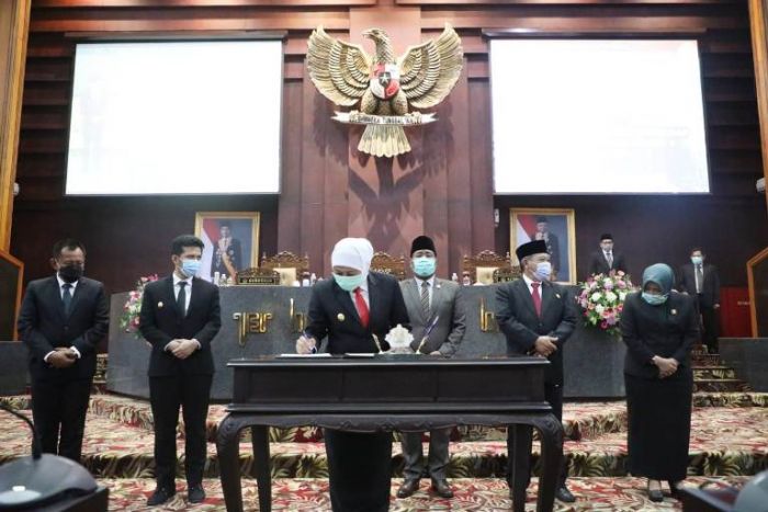 Alokasikan 51,74% untuk Pendidikan, Khofifah Sampaikan Nota Keuangan Raperda APBD Jatim 2021 Alokasikan 51,74% untuk Pendidikan, Khofifah Sampaikan Nota Keuangan Raperda APBD Jatim 2021
