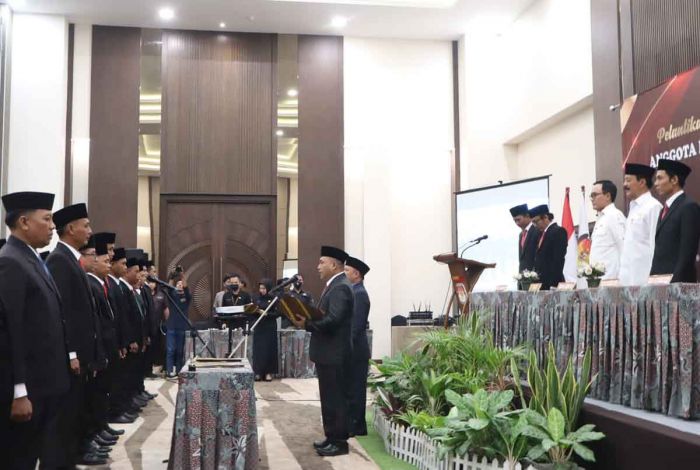 Sukseskan Pemilu 2024, 65 Anggota PPK Pamekasan Resmi Dilantik Sukseskan Pemilu 2024, 65 Anggota PPK Pamekasan Resmi Dilantik