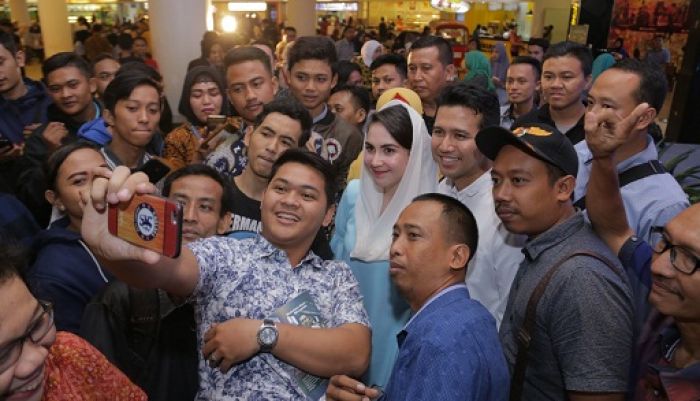 Emil Dardak dan Arumi Bachsin Jadi Magnet Pengunjung Tunjungan Plaza