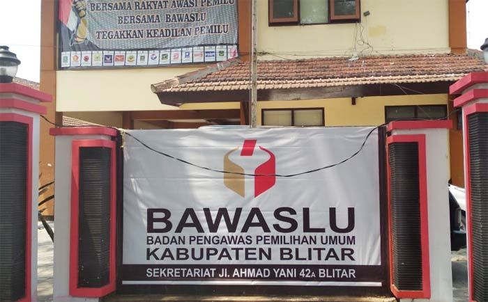 Satu Komisionernya Terjerat Kasus Korupsi, Begini Pembelaan Bawaslu Blitar Satu Komisionernya Terjerat Kasus Korupsi, Begini Pembelaan Bawaslu Blitar