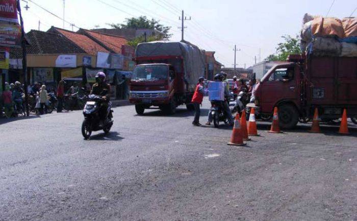 Perempatan Duduksampeyan Tetap Jadi Momok Arus Balik Lebaran Perempatan Duduksampeyan Tetap Jadi Momok Arus Balik Lebaran