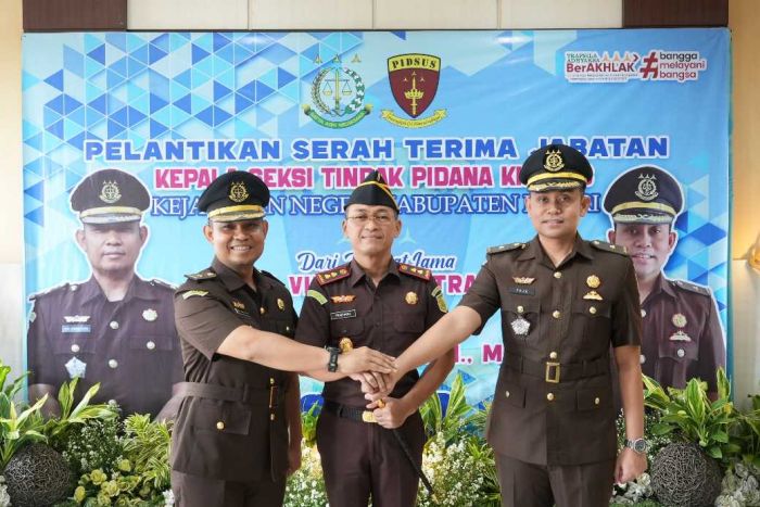 Pisah Sambut dan Pelantikan Pujo Rasmoyo sebagai Kasi Pidsus Kejari Kabupaten Kediri yang Baru Pisah Sambut dan Pelantikan Pujo Rasmoyo sebagai Kasi Pidsus Kejari Kabupaten Kediri yang Baru