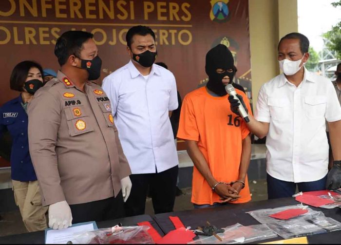 Tiga Pelaku Pembunuhan Sadis di Mojokerto Ditangkap Polisi Tiga Pelaku Pembunuhan Sadis di Mojokerto Ditangkap Polisi
