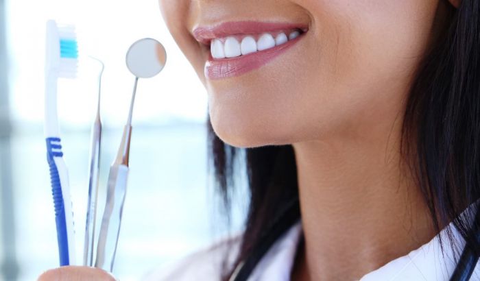 Cara Gunakan Baking Soda untuk Memutihkan Gigi Cara Gunakan Baking Soda untuk Memutihkan Gigi