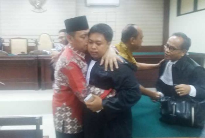Tak Bersalah, Pengadilan Tipikor Bebaskan Husnul Khuluq, Keluarga Nangis karena Haru Tak Bersalah, Pengadilan Tipikor Bebaskan Husnul Khuluq, Keluarga Nangis karena Haru