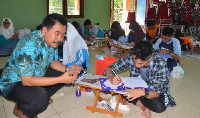 Peserta Lomba Membatik antar Pelajar di Lamongan Menurun Peserta Lomba Membatik antar Pelajar di Lamongan Menurun