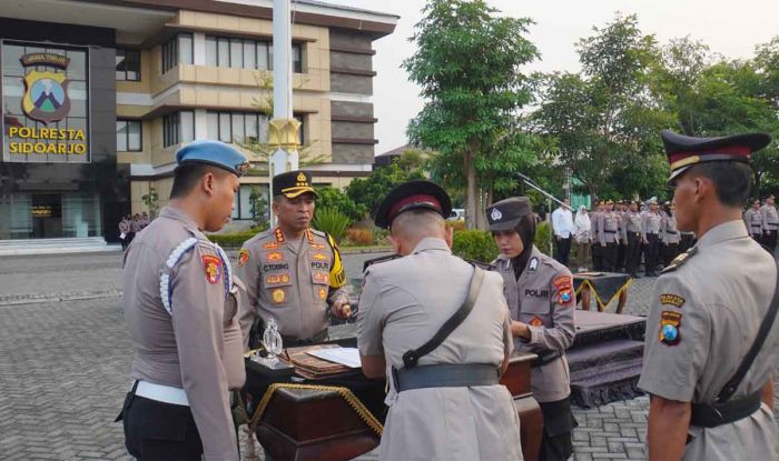 Kapolresta Sidoarjo Pimpin Sertijab Kasat Binmas dan 4 Kapolsek Kapolresta Sidoarjo Pimpin Sertijab Kasat Binmas dan 4 Kapolsek
