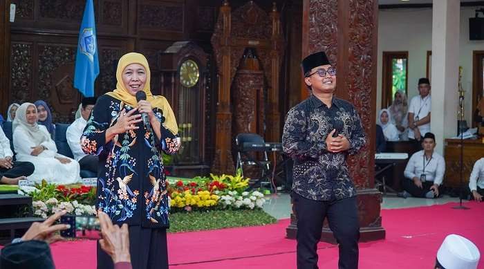 Semangati Anak Yatim, Khofifah Hadirkan Zulfikar, Lulus Fast Track S1 & S2 Unair 4,5 Tahun Semangati Anak Yatim, Khofifah Hadirkan Zulfikar, Lulus Fast Track S1 & S2 Unair 4,5 Tahun