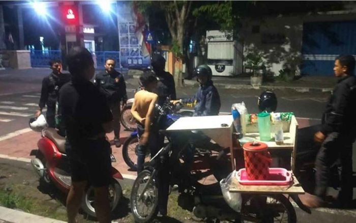 Polisi Perkuat Patroli Malam Hari Setelah 4 Motor Mahasiswa Hilang di Lumajang Polisi Perkuat Patroli Malam Hari Setelah 4 Motor Mahasiswa Hilang di Lumajang