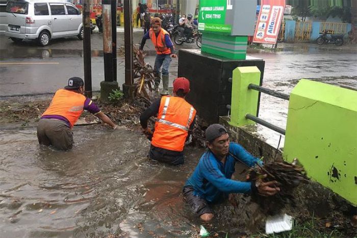 10 Menit Genangan Surut, Pemkot Kediri Terus Normalisasi Aliran Air