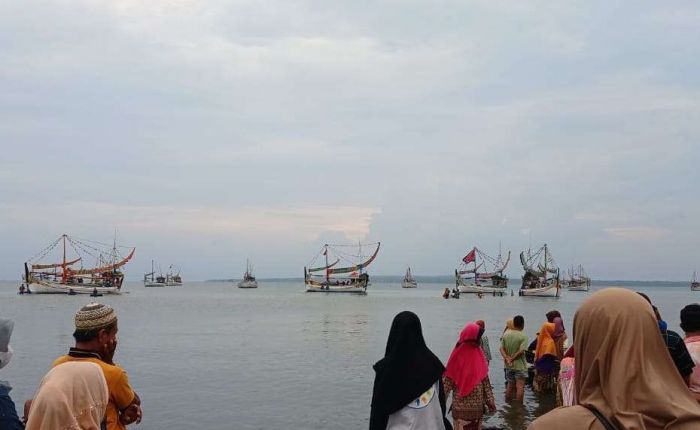 Cuaca Buruk, 7 Kapal Harus Berlindung di Timur Pulau Poteran Sumenep Cuaca Buruk, 7 Kapal Harus Berlindung di Timur Pulau Poteran Sumenep