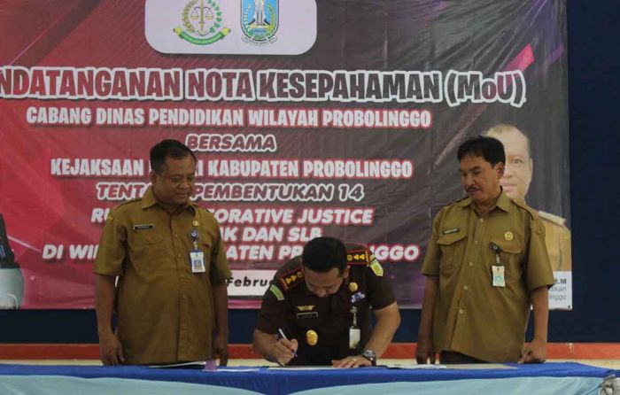 Kejari Kabupaten Probolinggo Launching Rumah Rukun di 14 Sekolah Kejari Kabupaten Probolinggo Launching Rumah Rukun di 14 Sekolah
