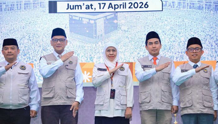 Khofifah Dilantik Jadi Koordinator PPIH Embarkasi Surabaya 2026