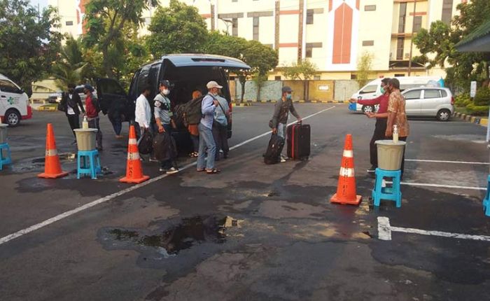 Baru Tiba dari Luar Negeri, 431 Pekerja Migran Dikarantina di Asrama Haji Sukolilo Baru Tiba dari Luar Negeri, 431 Pekerja Migran Dikarantina di Asrama Haji Sukolilo