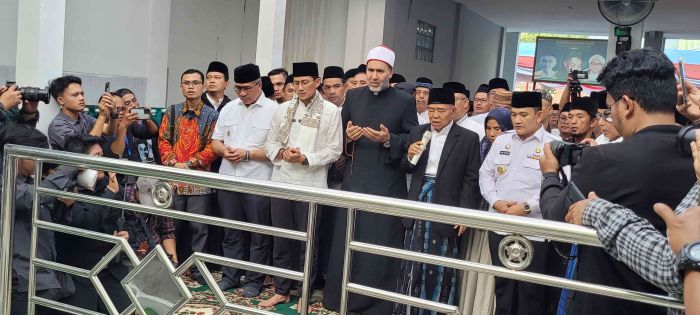 Menteri Sandiaga Uno Gunting Pita Monumen KH Abdul Chalim, Resmikan Desa Wisata Religi Leuwimunding Menteri Sandiaga Uno Gunting Pita Monumen KH Abdul Chalim, Resmikan Desa Wisata Religi Leuwimunding
