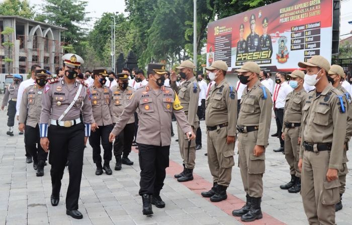 Kapolres Gresik Pimpin Apel Gelar Pasukan Operasi Zebra Semeru 2021 Kapolres Gresik Pimpin Apel Gelar Pasukan Operasi Zebra Semeru 2021