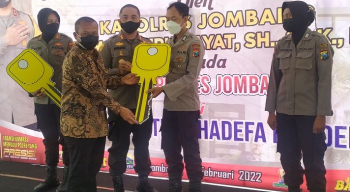 Tingkatkan Kesejahteraan Anggota Polri, Kapolres Jombang Resmikan Perumahan Tingkatkan Kesejahteraan Anggota Polri, Kapolres Jombang Resmikan Perumahan