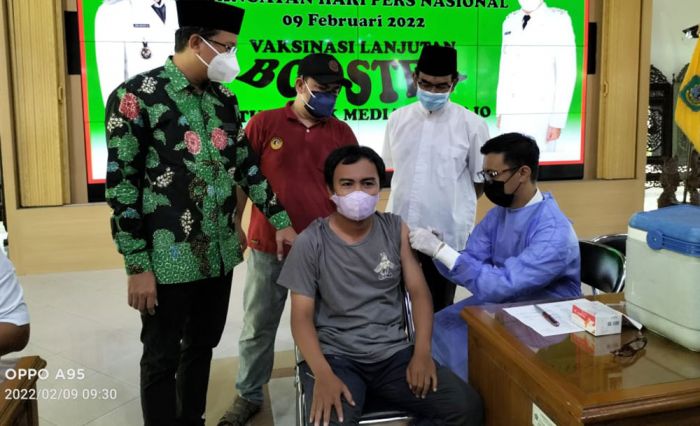 Peringati HPN, Wartawan Sidoarjo Bareng-Bareng Suntik Vaksin Booster Peringati HPN, Wartawan Sidoarjo Bareng-Bareng Suntik Vaksin Booster