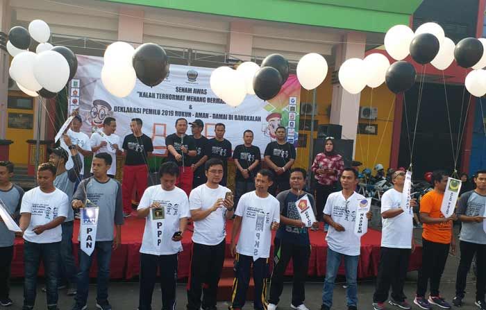 Bawaslu Bangkalan Bersama Parpol Deklarasi Pemilu 2019 "Rukun-Aman-Damai"