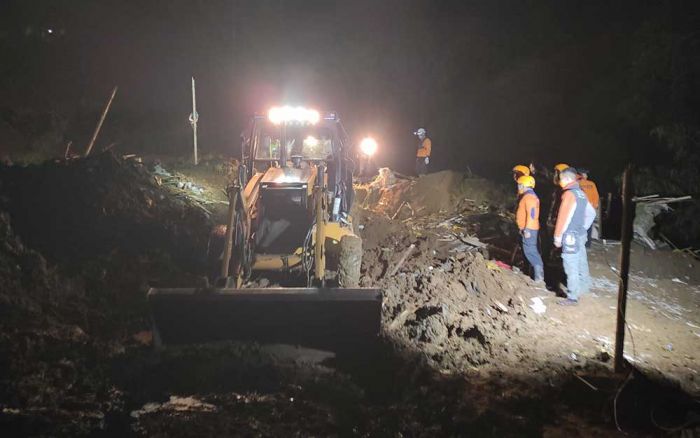 Longsor di Blitar, Satu Korban Berhasil Diselamatkan, Tiga Lainnya Dalam Pencarian Longsor di Blitar, Satu Korban Berhasil Diselamatkan, Tiga Lainnya Dalam Pencarian