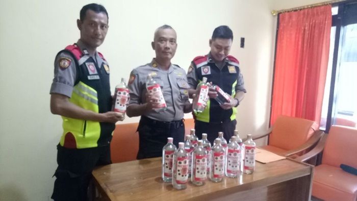 Gencar Razia, Peracangan di Gempol Pasuruan Ini Masih Jual Miras Gencar Razia, Peracangan di Gempol Pasuruan Ini Masih Jual Miras