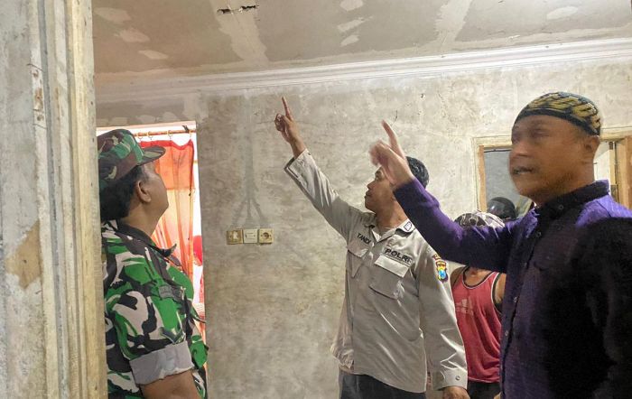 Pemuda Probolinggo Tewas Gantung Diri Gunakan Kabel Sound System Pemuda Probolinggo Tewas Gantung Diri Gunakan Kabel Sound System