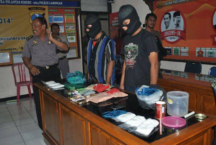 Dua Bandar Pil Koplo Dibekuk Satuan Reskoba Polres Lamongan Dua Bandar Pil Koplo Dibekuk Satuan Reskoba Polres Lamongan