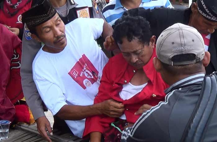 MC Kampanye Cagub Khofifah Meninggal Mendadak di atas Panggung MC Kampanye Cagub Khofifah Meninggal Mendadak di atas Panggung