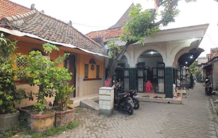 Menelusuri Jejak Kampung Religi di Surabaya (9): Jam Matahari sebagai Penunjuk Waktu Sholat Menelusuri Jejak Kampung Religi di Surabaya (9): Jam Matahari sebagai Penunjuk Waktu Sholat