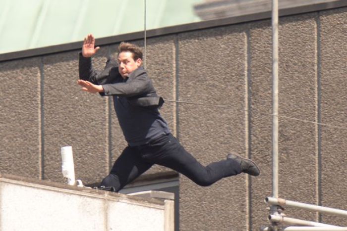 Tom Cruise Patah Tulang Kaki saat Shooting Mission Impossible 6 Tom Cruise Patah Tulang Kaki saat Shooting Mission Impossible 6