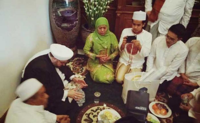 Khofifah Beri Isyarat Maju Pilgub Jatim 2018 Khofifah Beri Isyarat Maju Pilgub Jatim 2018