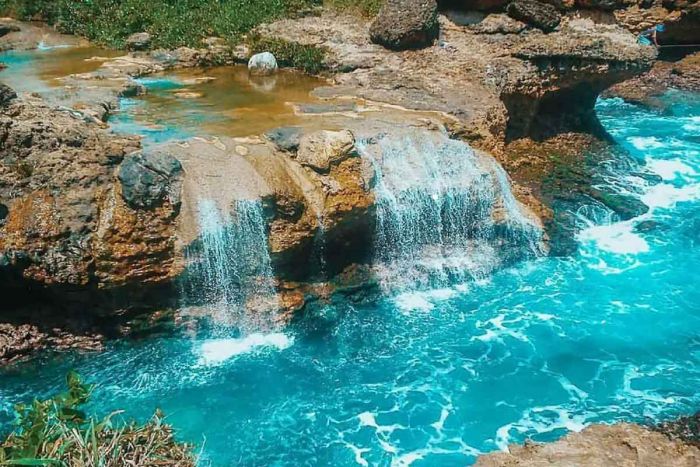 Pantai di Pacitan yang Cocok untuk Refreshing Bersama Keluarga