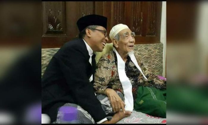 Karomah Mbah Moen, Bisa Melipat Waktu, Restoran-Hotel Terbakar karena Harga Menu Mahal Karomah Mbah Moen, Bisa Melipat Waktu, Restoran-Hotel Terbakar karena Harga Menu Mahal