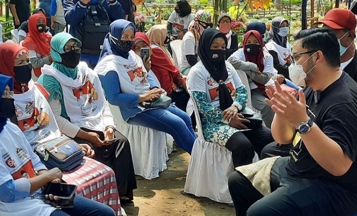 Blusukan, Dhito Ajak Petani Gunakan Pupuk Organik, Kembangkan Tanaman Kurma dan Pariwisata Blusukan, Dhito Ajak Petani Gunakan Pupuk Organik, Kembangkan Tanaman Kurma dan Pariwisata