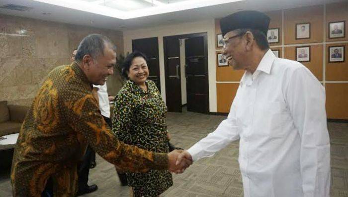 KH Hasyim Muzadi Beri Dukungan Moral kepada para Pimpinan KPK