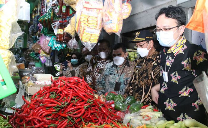 Kunjungi Pasar Sidoharjo Lamongan, Wamendag Pastikan Harga Bahan Pokok Stabil Kunjungi Pasar Sidoharjo Lamongan, Wamendag Pastikan Harga Bahan Pokok Stabil