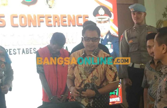 Polisi Ungkap Motif Perampok Toko Kelontong di Surabaya Polisi Ungkap Motif Perampok Toko Kelontong di Surabaya