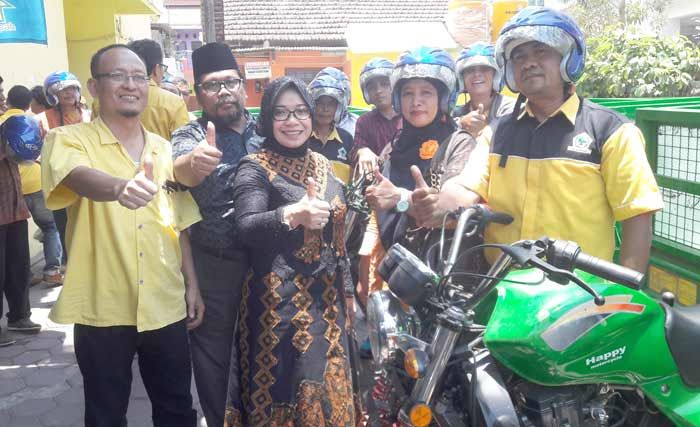 Eni Maulani Bantu Motor Sampah untuk Warga Gresik